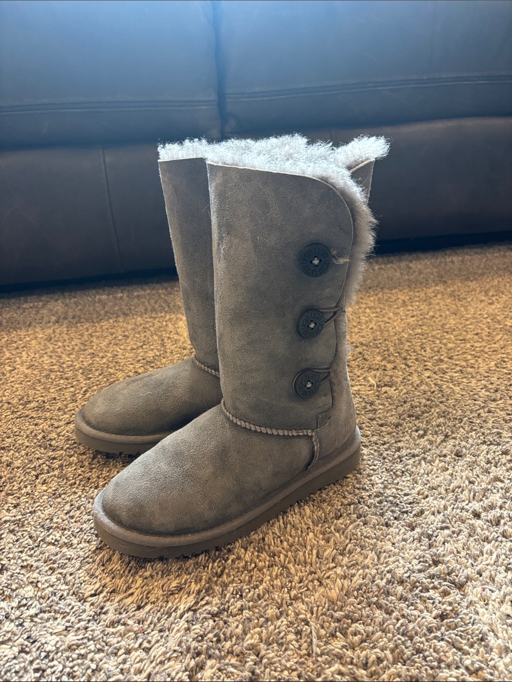 Girls Ugg Bailey Bow Boots in Grey Size 3